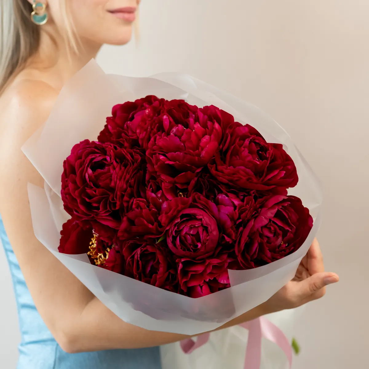 11 пионов красных, ракурс 1 из 7