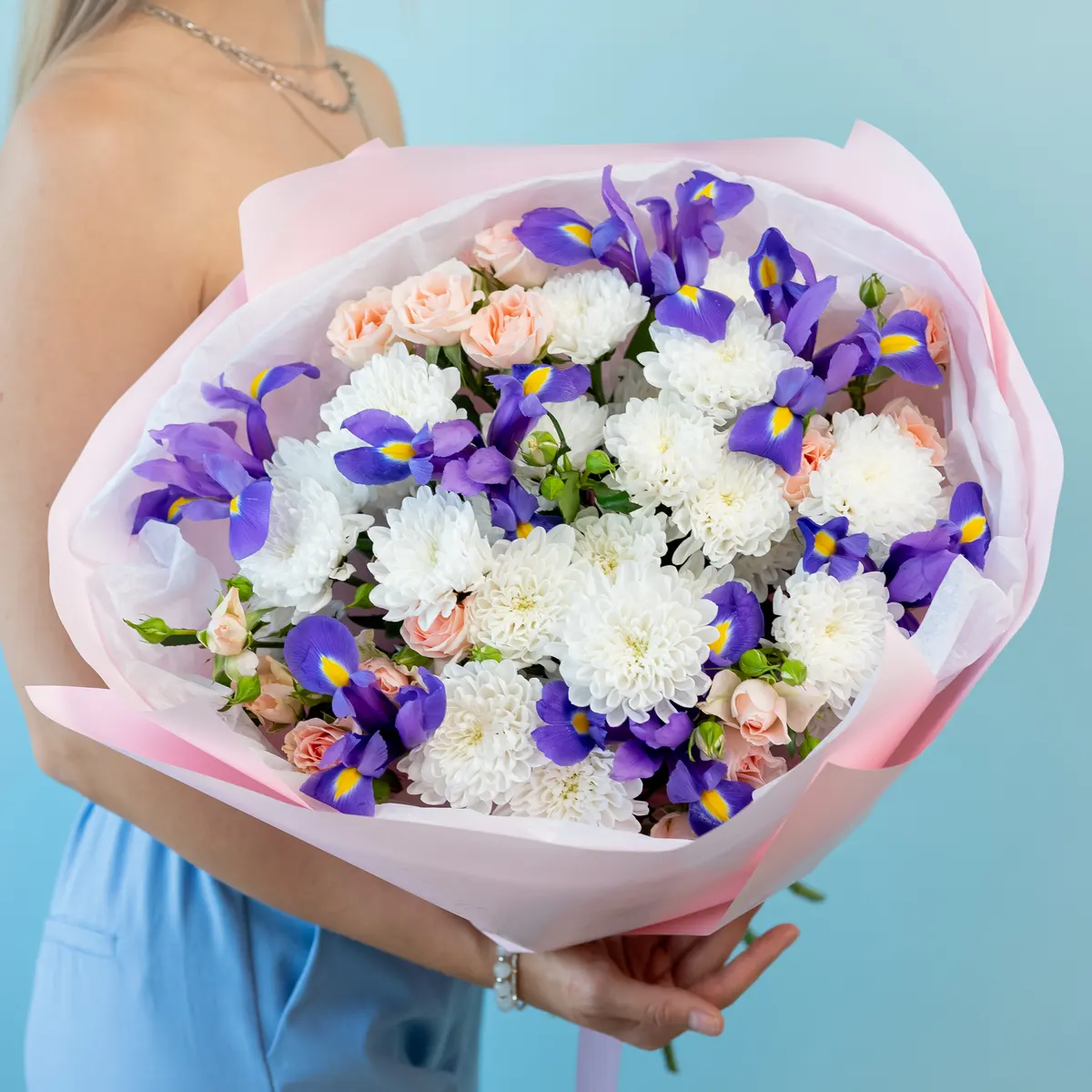Сборный букет с ирисами, ракурс 1 из 7