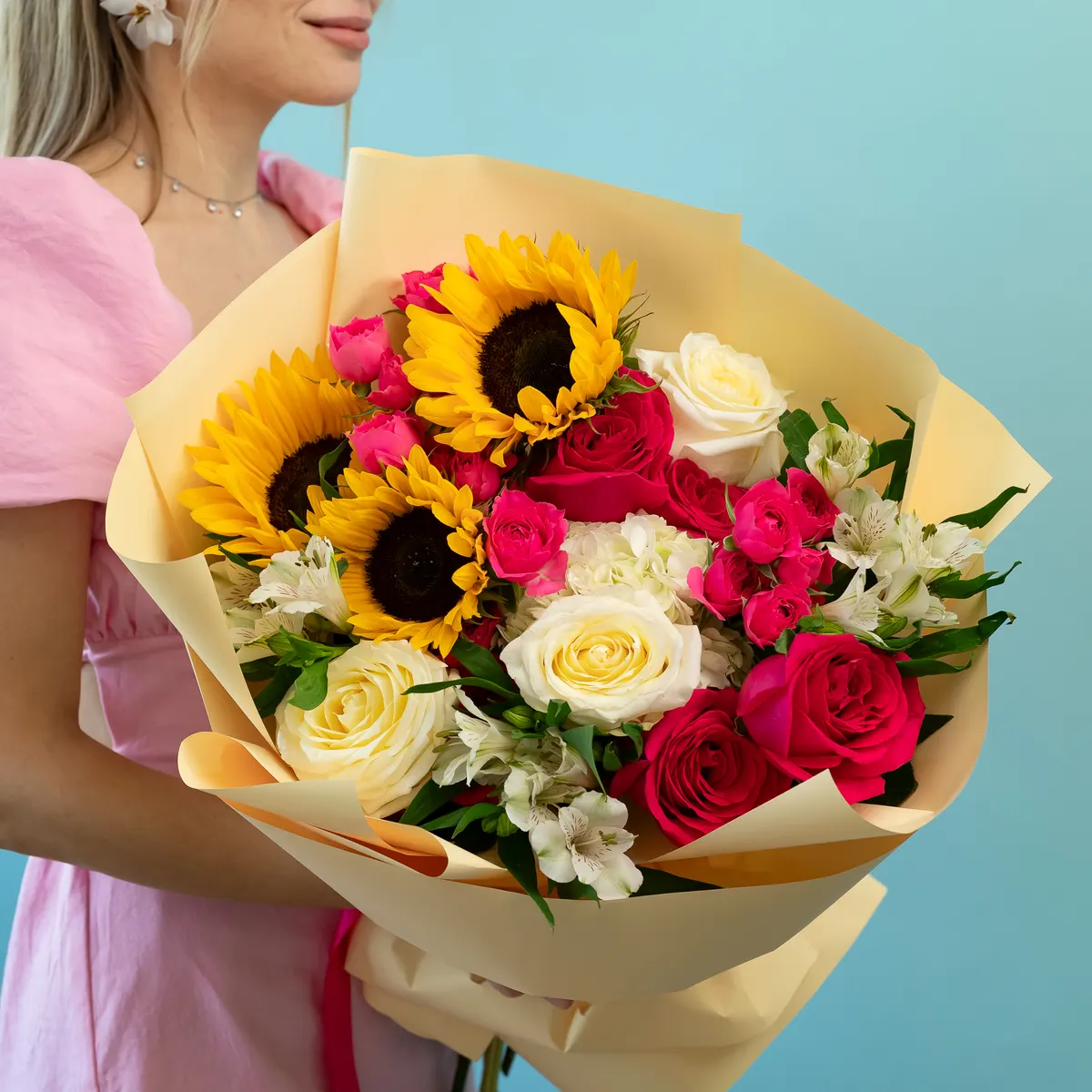 Сборный букет с 3 подсолнухами, ракурс 1 из 7