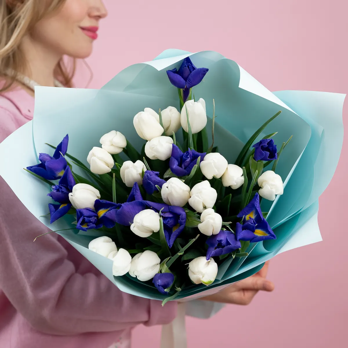 Белые тюльпаны с ирисами, ракурс 1 из 7