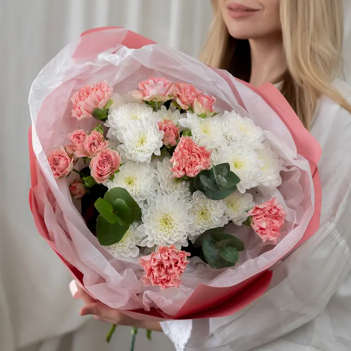 Сборный (4 диантуса, хризантема Алтай 5 шт, Эвкалипт 3 шт), съёмка 12 апреля 2025
