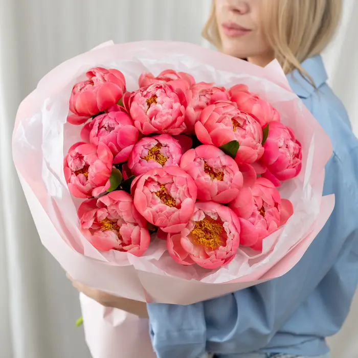 15 пионов (коралл шарм), съёмка 18 апреля 2025