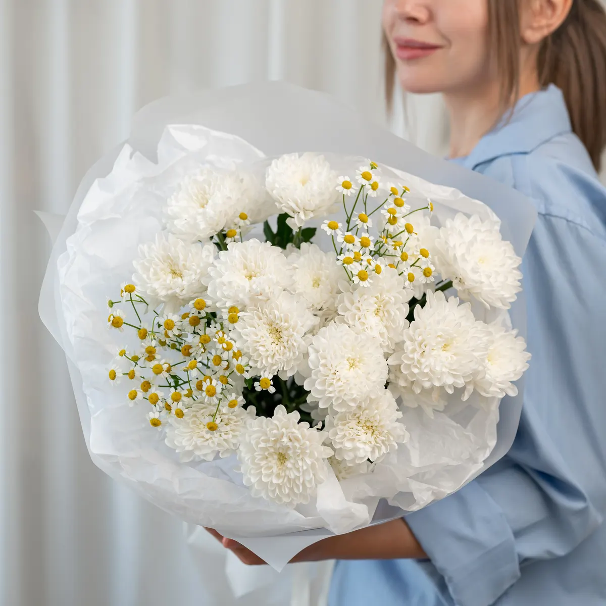 Сборный букет: 3 хриз алтай + 2 матрикарии, ракурс 1 из 7