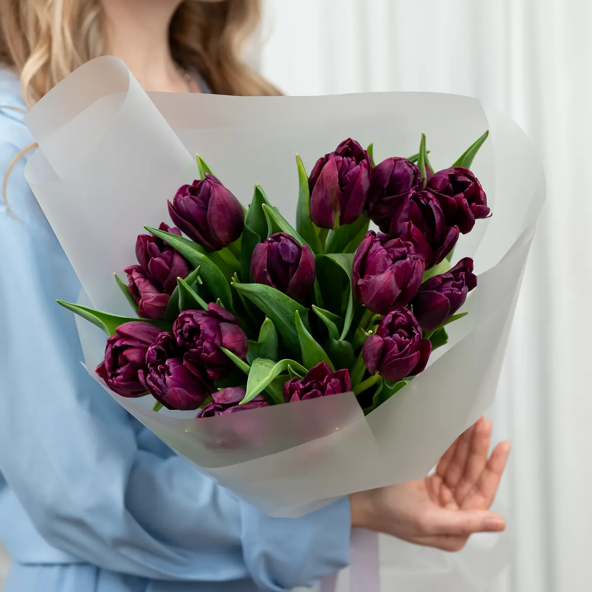 15 фиолетовых пионовидных тюльпанов, ракурс 1 из 7