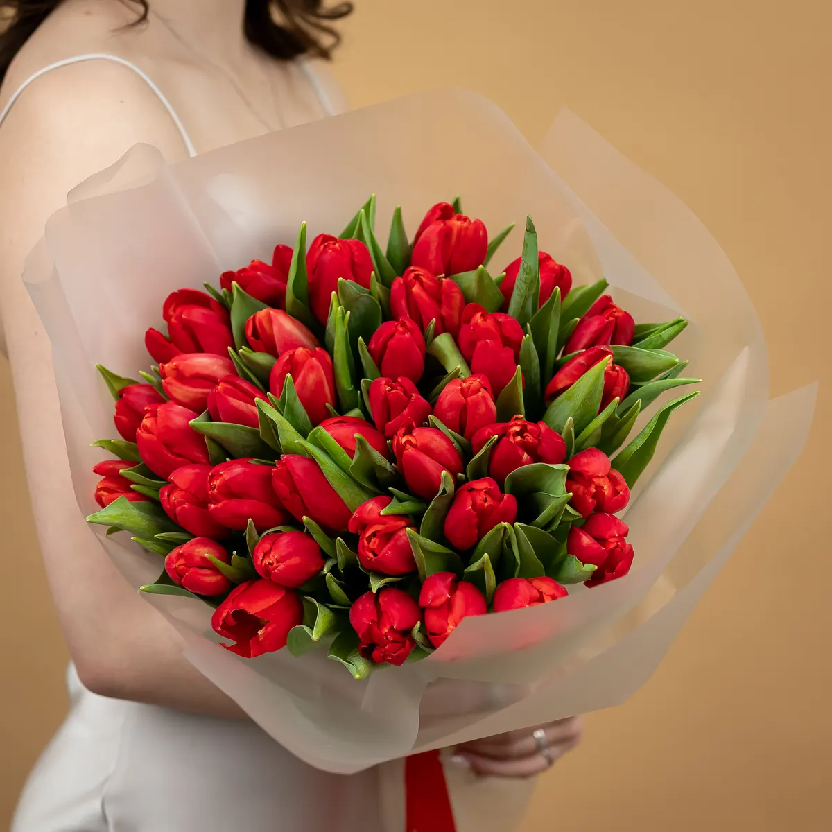 35 красных тюльпанов, ракурс 1 из 7