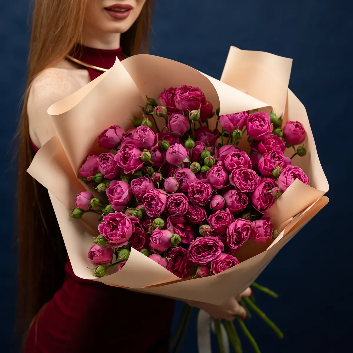 15 кустовых роз сорт Мисти Баблз, ракурс 1 из 7