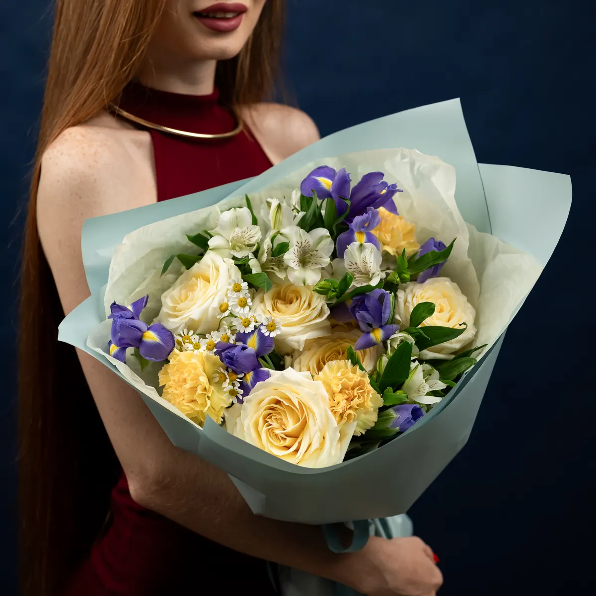Сборный букет с ирисами, ракурс 1 из 7