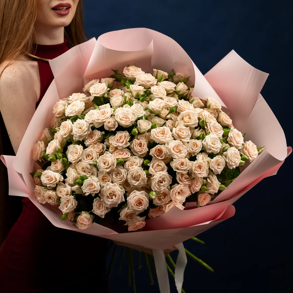 25 кустовых роз сорт Таня, ракурс 1 из 7