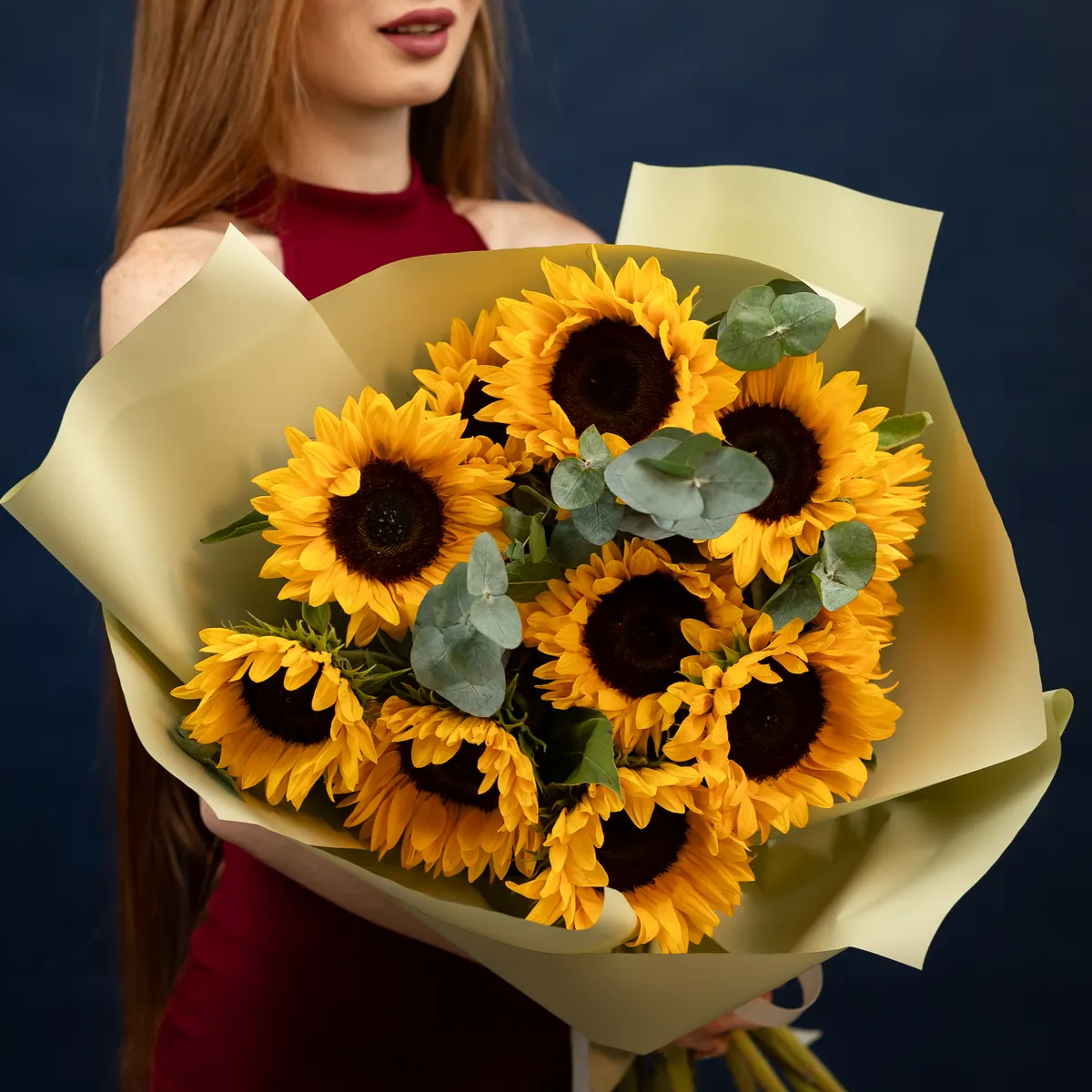 11 подсолнухов с эвкалиптом, ракурс 1 из 7