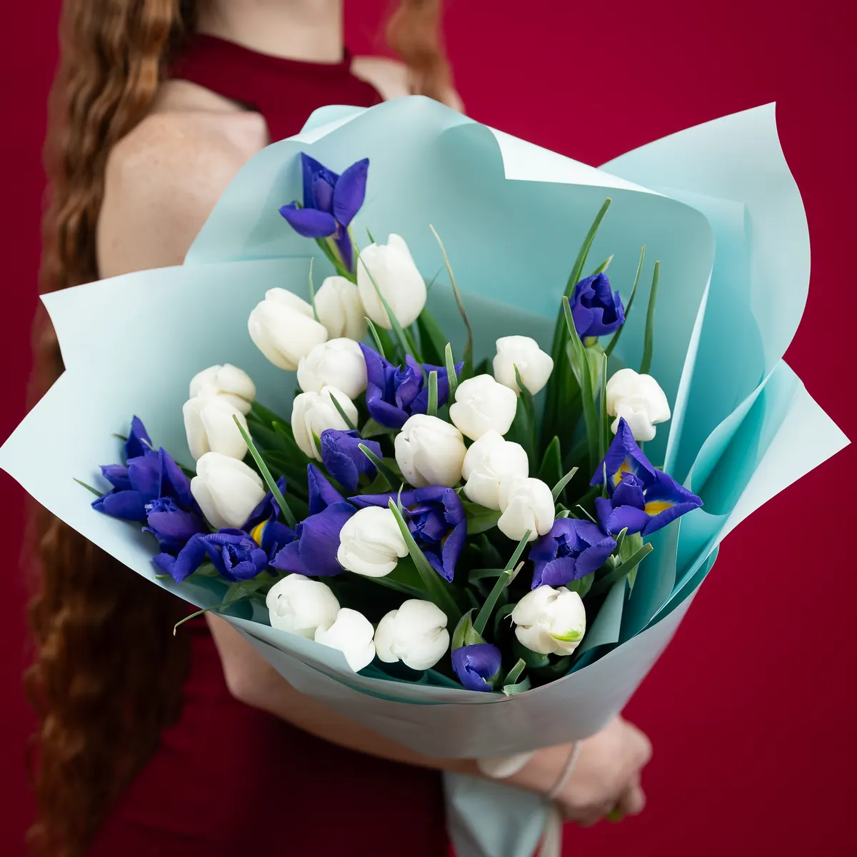 Белые тюльпаны с ирисами, ракурс 1 из 7